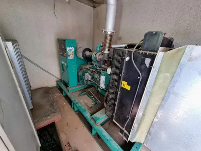 Grupo Gerador Diesel Cummins C200 D6 4 260kva Trifásico 89h (Usado)