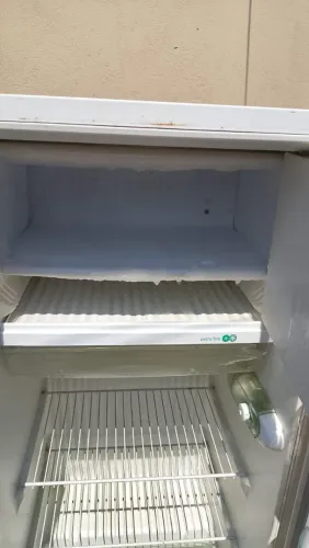Vendo uma geladeira