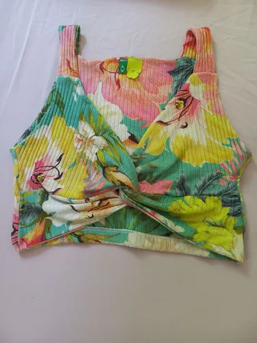 Cropped estampado da marca Farm. Tm P.