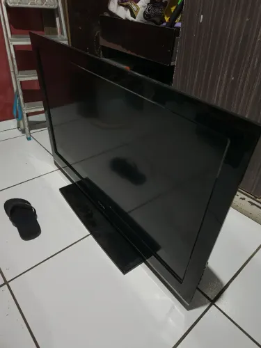 Tv CCE 42 pra retirada de peças 