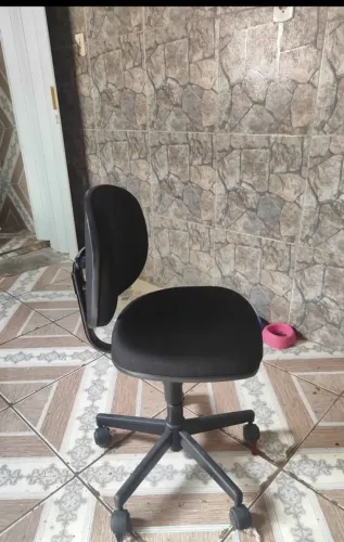 Cadeira de escritório reclinável e regulagem
