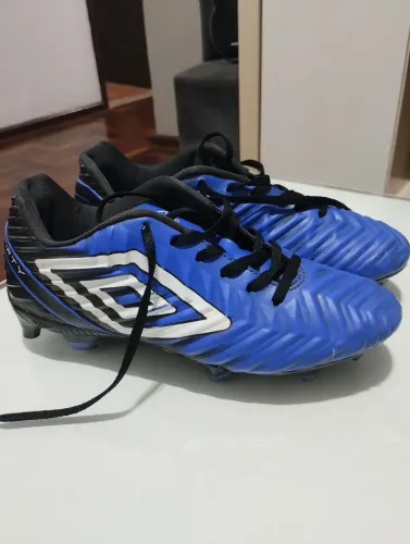 Chuteira Umbro Fufty V