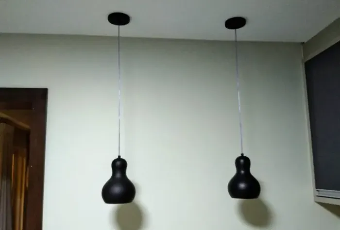 Par de Pendentes (Luminárias) em Alumínio, tipo Gota, cor Preta