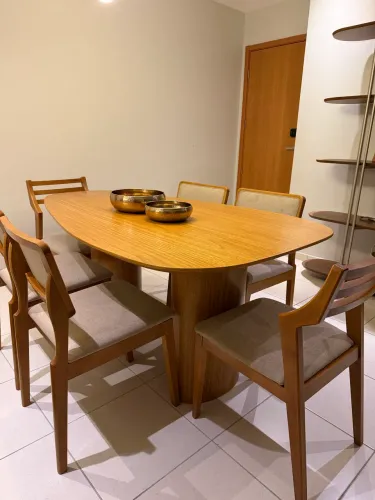 Mesa orgânica de madeira