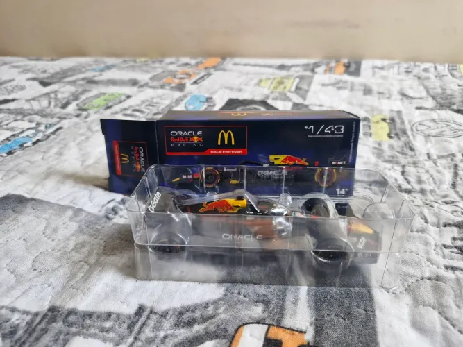 Carrinho McDonald's Redbull 
