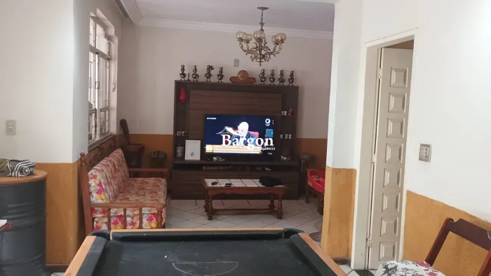 Casa com 5 quartos sendo 2 suítes a venda no Bairro Granbery em Juiz de Fora