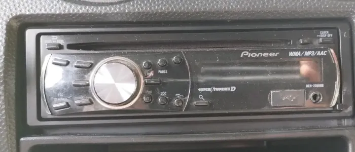 Radio Pioneer toca CD e Mp3