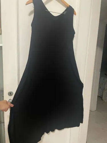 Vestido longo com fenda lateral