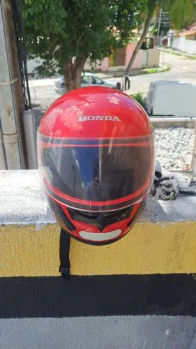 Capacete Honda com viseira