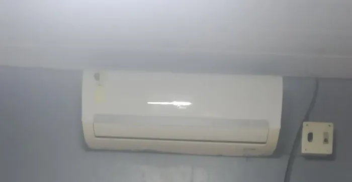 VENDO 2 AR-CONDICIONADO SPLIT:  1 DE 9 MIL BTUS E 1 DE 18 MIL BTUS 