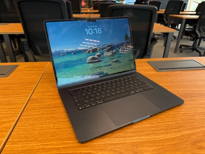 MacBook Air M5 15,3 2026