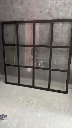 Esquadria de alumínio nova 