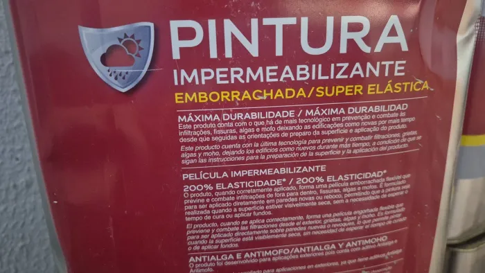 Vendo tinta emborrachada 450 reais cada lata