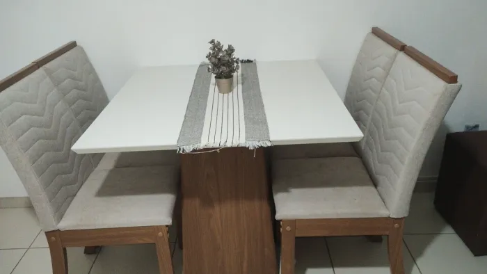 MESA DE 4 CADEIRAS