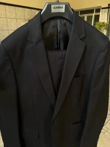 3 Ternos Garbo Tam. 50 (Preto, Cinza Chumbo e Cinza Esverdeado) - Ótimo Estado