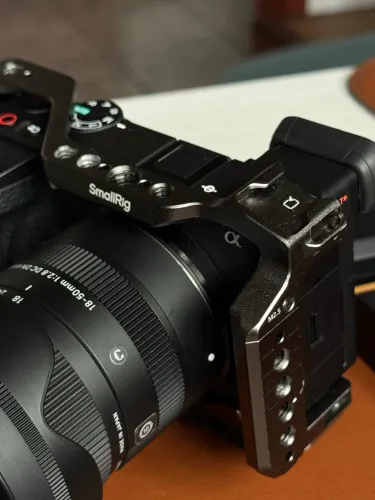 Camera Sony a6700 lente sigma 18-50 f2.8
