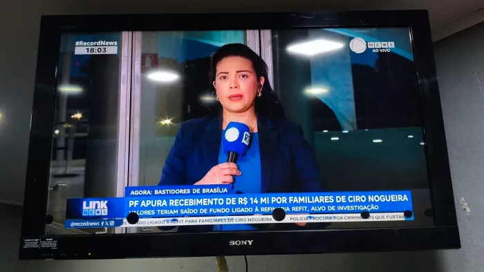 Tv 40" Sony detalhe na tela 