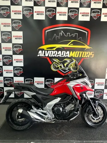 Nc 750 2024/2025 3.000 KM. Emplacada e à pronta entrega