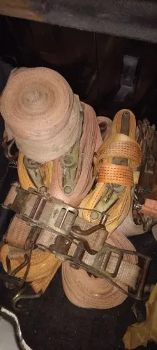 Vendo 12 cintas de amarração para caminhão 