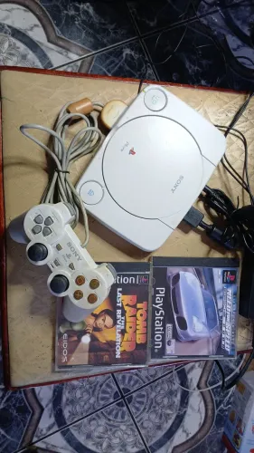 Playstation One completo com 2 jogos