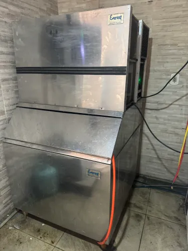 Vendo 4 máquinas de gelo Everest 150a