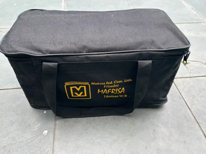 Vendo máquina de mafrisar pneu da marca Mafrisa ?
