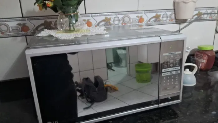 Microondas 31 litros LG espelhado 