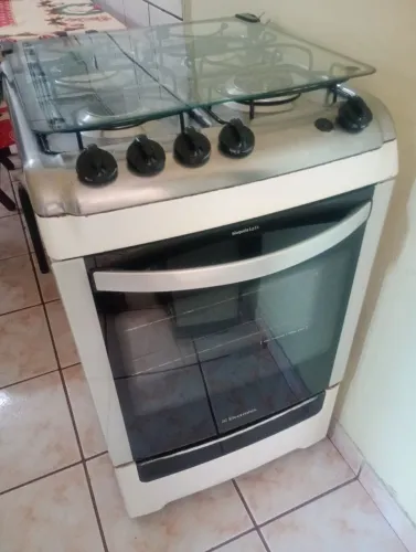 Vendo fogão Eletrolux 4 bocas em bom estado 