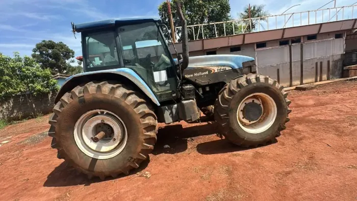 Trator NH TM 165 Ano 2004 Cabeçote novo Transmissão feita Pneus bons