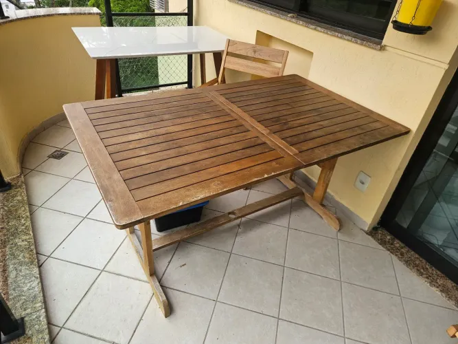 Mesa de madeira extensível