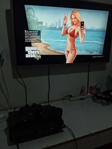 PS3 desbloqueado HD 500 GB três controle um original dois similares lotado de jogos
