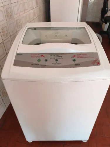 MÁQUINA DE LAVAR 8 KILOS 