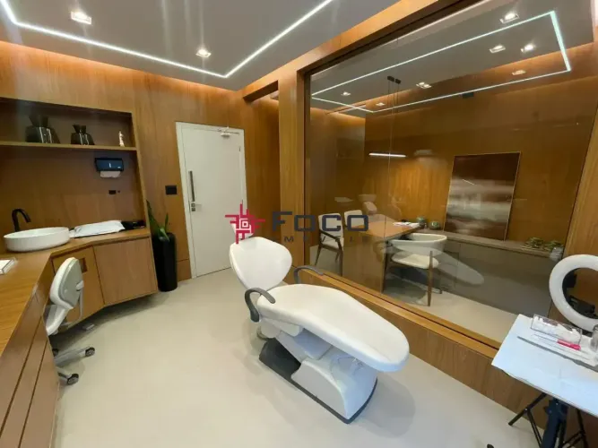 Clínicas | Consultórios - Imóvel Comercial na Vila Adyana  221 m² | 6 Salas | 3 vagas de g