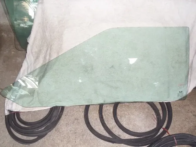 Par Vidros laterais Traseiros Fixos Novos Originais Vw Verdes Passat 70/80
