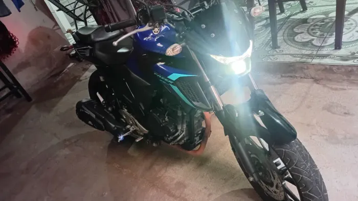 Moto ben cuidada   usada apenas para ir ao trabalho nunca caiu ou foi batida.