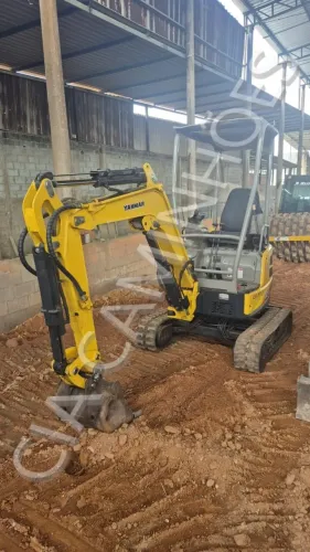 MINI ESCAVADEIRA YANMAR VIO17 ANO 2013 COM 6MIL HS