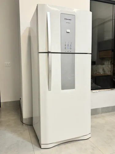 Vendo geladeira Electrolux DF80 553 litros. * Leia a descrição *