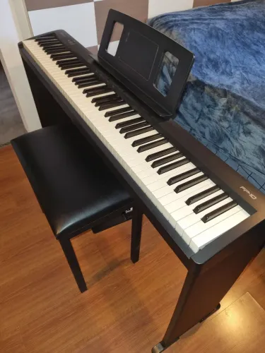 Piano elétrico Roland FP-10