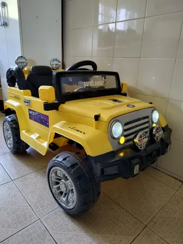 Carrinho Jeep elétrico até 35 kg