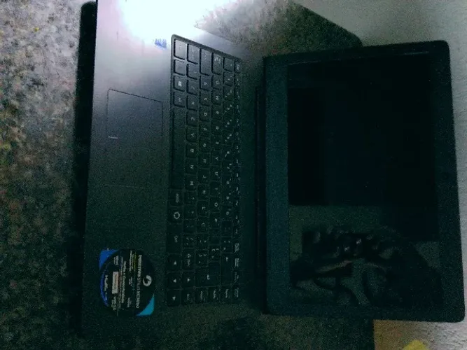 NOTEBOOK POSITIVO - PARA RETIRADAS DE DE PEÇAEM BOM ESTADO APENAS UM DETALHE NA PLACA