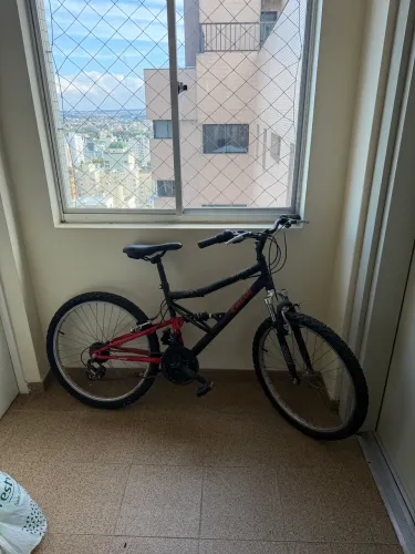 Caloi ZN aro 26 com suspensão dianteira e traseira