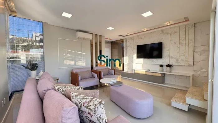 Casa Residencial para Venda no Bairro Universitário (3 suítes) em Chapecó, SC
