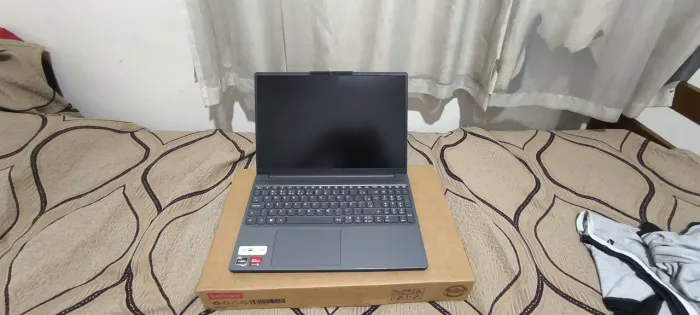 Notebook Lenovo ldeapad Slim 3 83mms00100 512gb 8gb( Semi-novo )<br>83mms00100 512gb 8gb