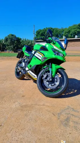 KAWASAKI ZX4RR