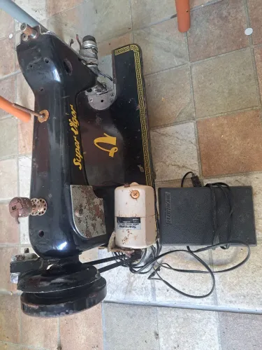Máquina de costura antiga