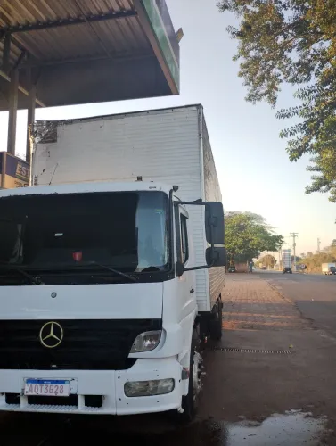 Caminhão toco baú Atego 1418