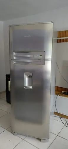 Geladeira Electrolux Frost Free com dispenser de água ENTREGO