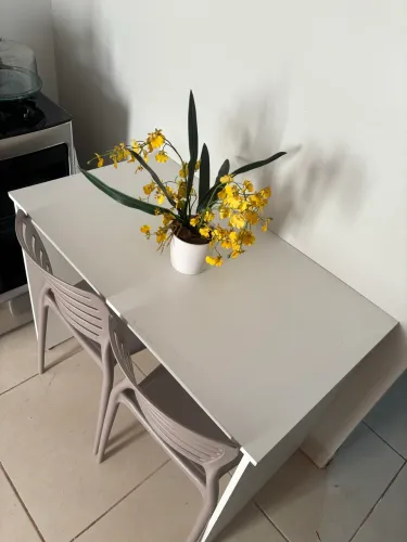 Mesa com 3 cadeiras