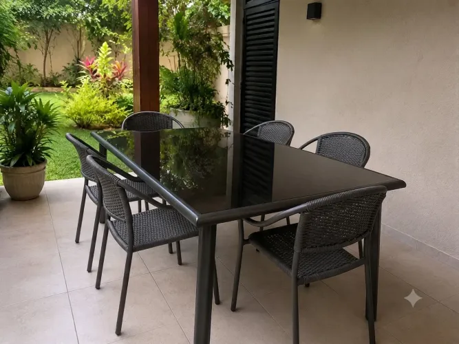 Mesa linda e resistente - área externa