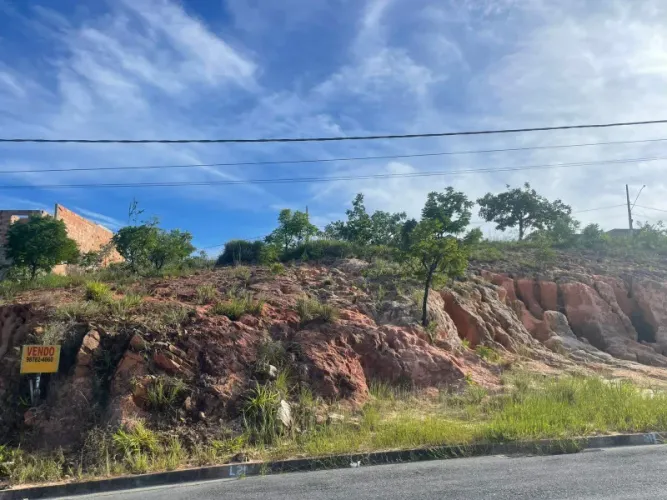 Lote plano de 200m2 Santa Luzia - aceita carro